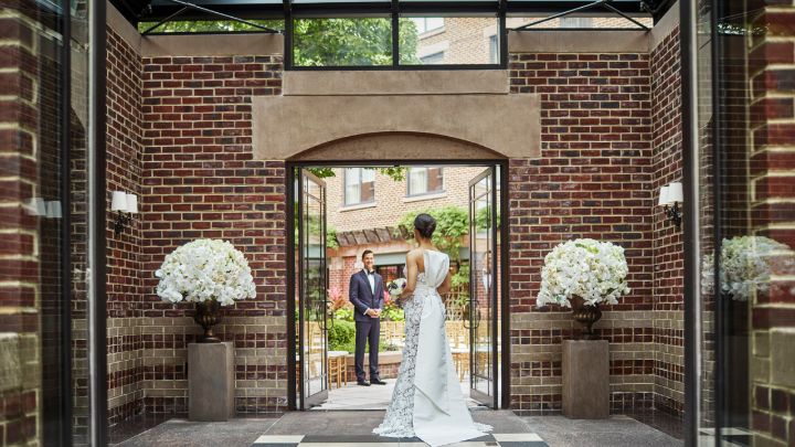 Four Seasons D.C. courtyard wedding